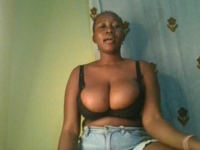 Sexxylucy live webcam show