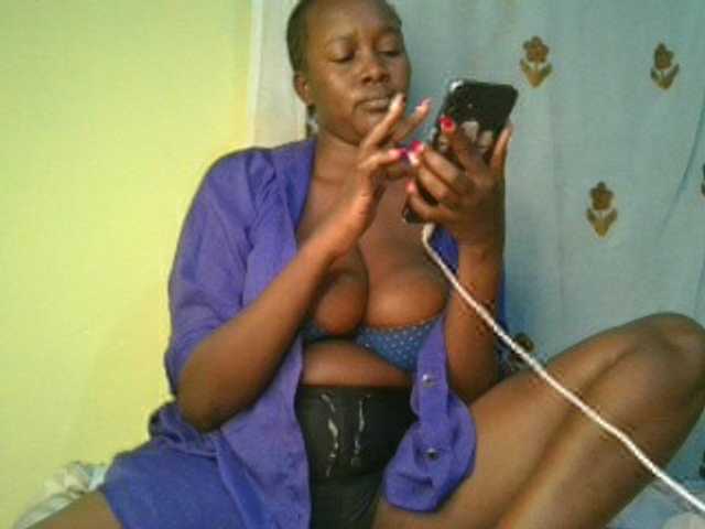 Sexxylucy live cam on BongaCams