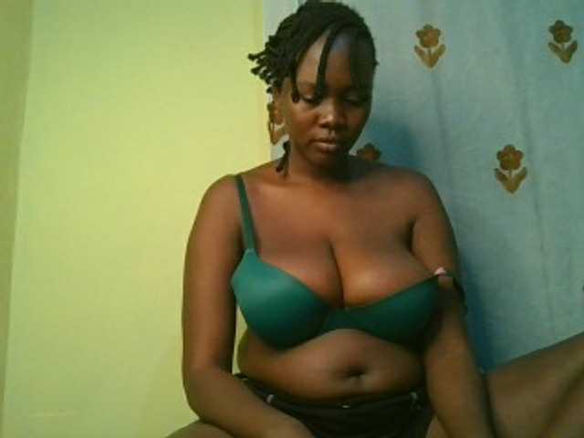 Sexxylucy live cam on BongaCams