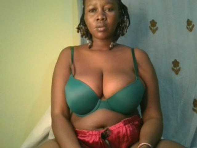 Sexxylucy live webcam show