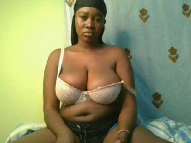 Sexxylucy live cam on BongaCams