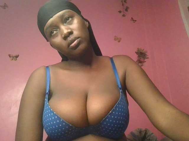 Sexxylucy live cam on BongaCams