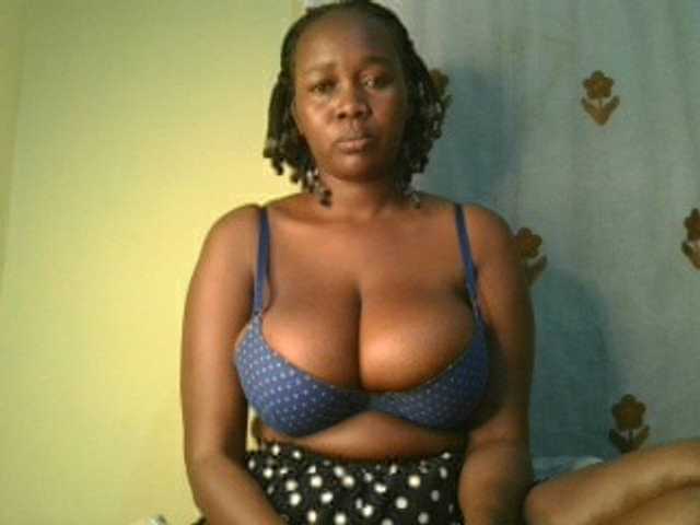 Sexxylucy live cam on BongaCams