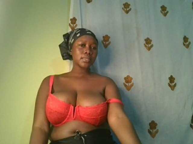 Sexxylucy live cam on BongaCams