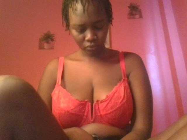 Sexxylucy live cam on BongaCams