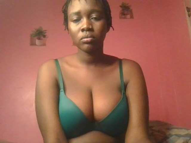 Sexxylucy live cam on BongaCams