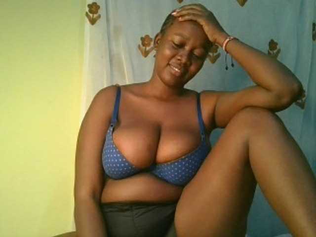 Sexxylucy live cam on BongaCams