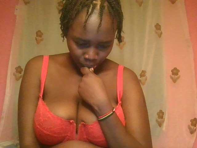 Sexxylucy live cam on BongaCams