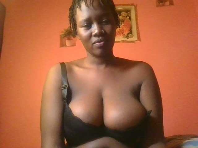 Sexxylucy live cam on BongaCams