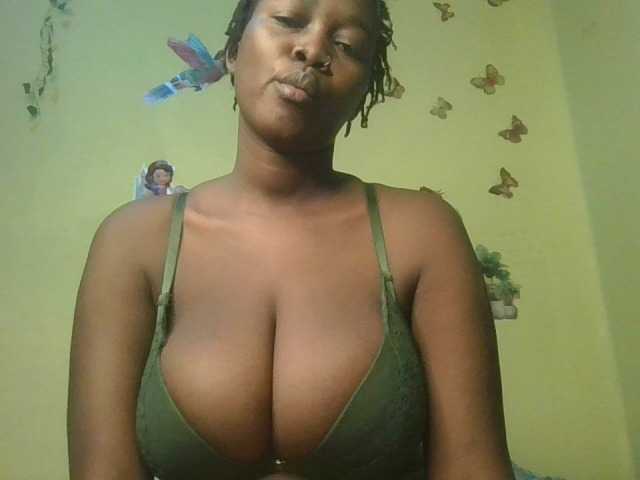 Sexxylucy live cam on BongaCams