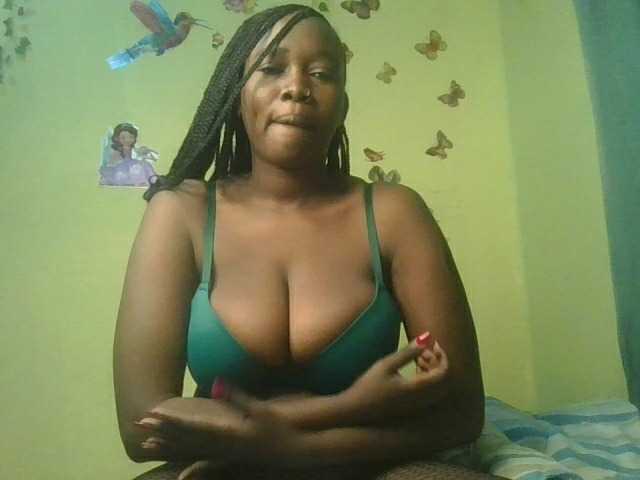 Sexxylucy live cam on BongaCams
