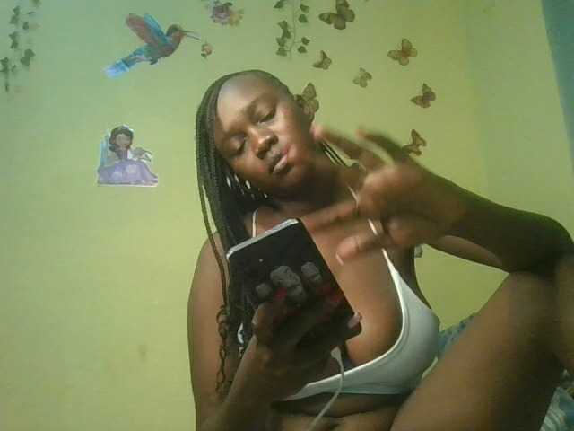 Sexxylucy live cam on BongaCams
