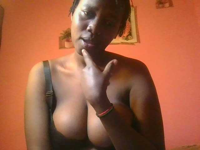 Sexxylucy live cam on BongaCams