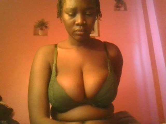 Sexxylucy live cam on BongaCams