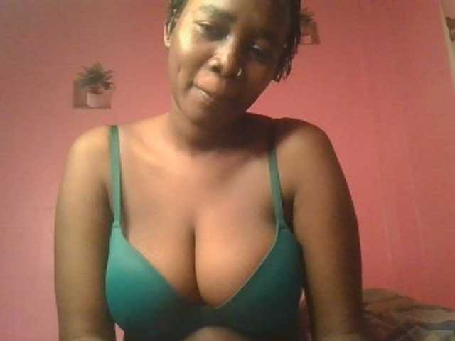 Sexxylucy live cam on BongaCams