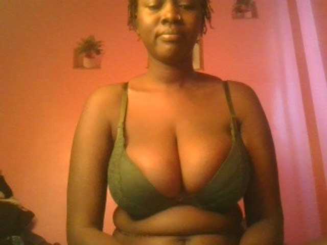 Sexxylucy live cam on BongaCams