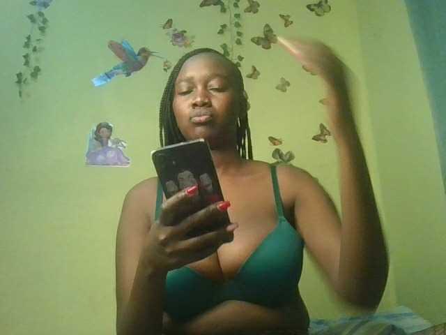 Sexxylucy live cam on BongaCams