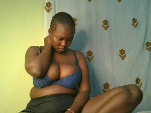 Sexxylucy live cam on BongaCams