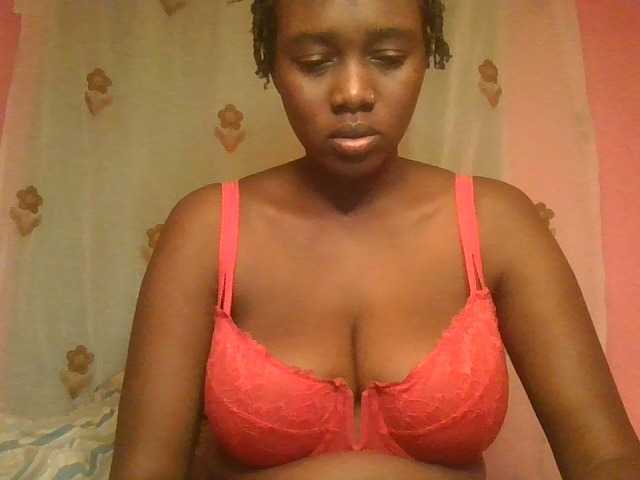 Sexxylucy live cam on BongaCams