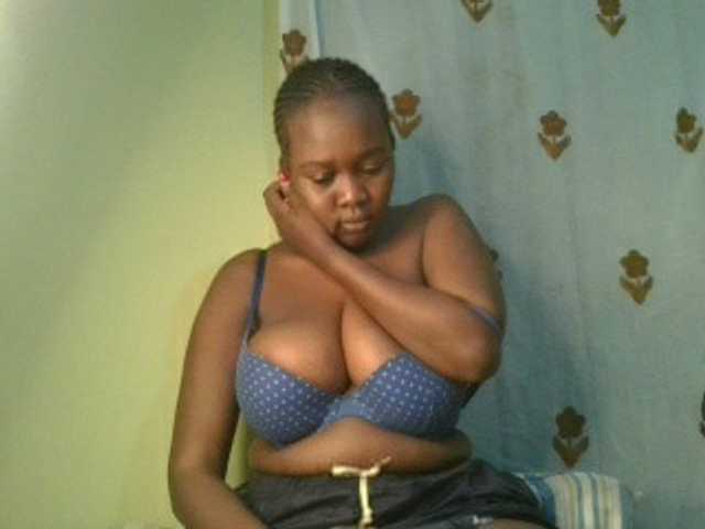 Sexxylucy live cam on BongaCams