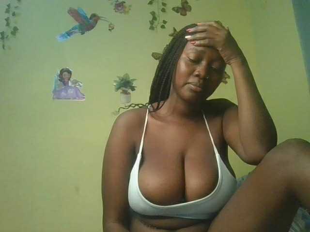 Sexxylucy live cam on BongaCams