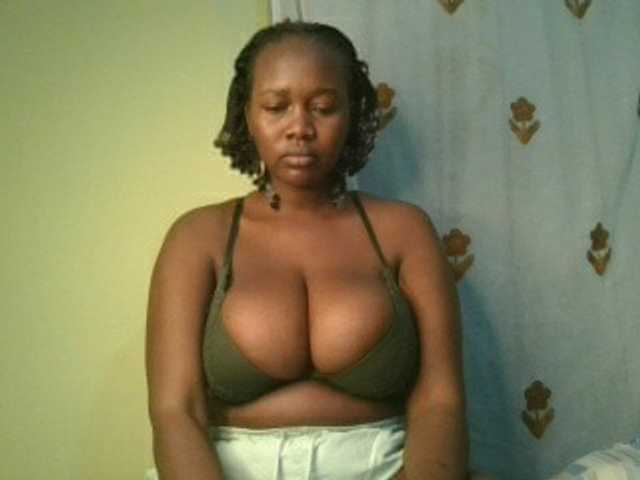 Sexxylucy live cam on BongaCams