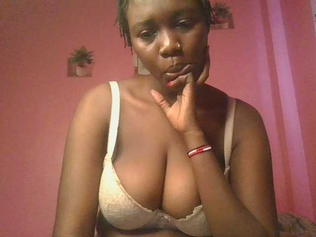 Sexxylucy live cam on BongaCams