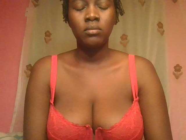 Sexxylucy live cam on BongaCams