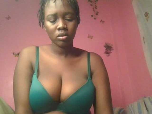 Sexxylucy live cam on BongaCams