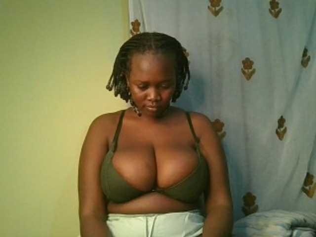 Sexxylucy live cam on BongaCams