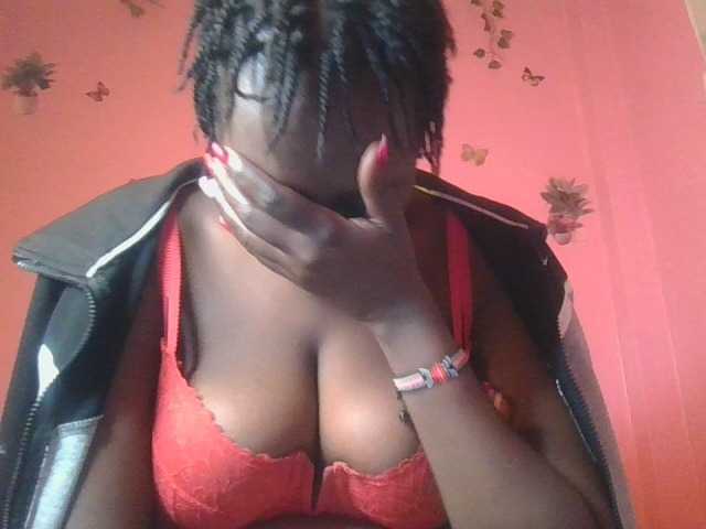 Sexxylucy live cam on BongaCams