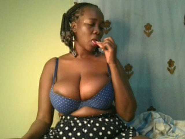 Sexxylucy live cam on BongaCams