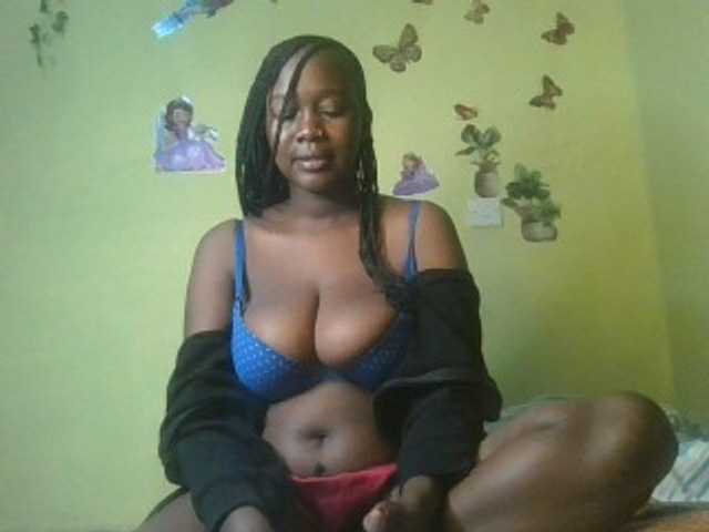 Sexxylucy live cam on BongaCams