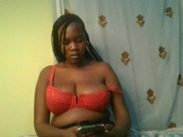Sexxylucy live cam on BongaCams