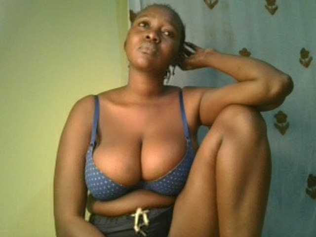 Sexxylucy live cam on BongaCams