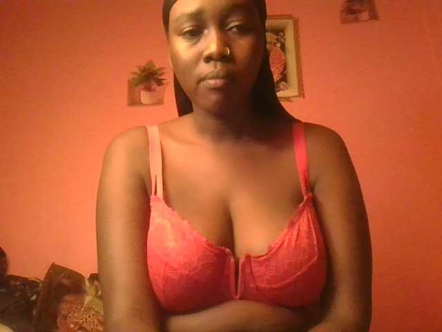 Sexxylucy live cam on BongaCams