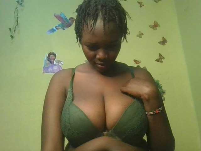 Sexxylucy live cam on BongaCams