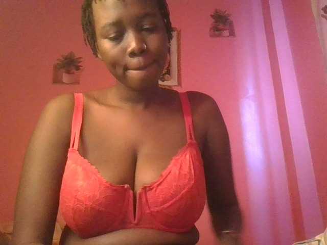 Sexxylucy live cam on BongaCams
