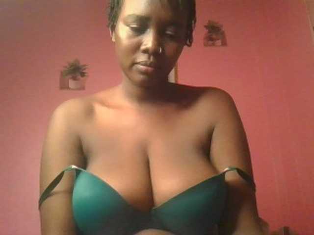 Sexxylucy live cam on BongaCams