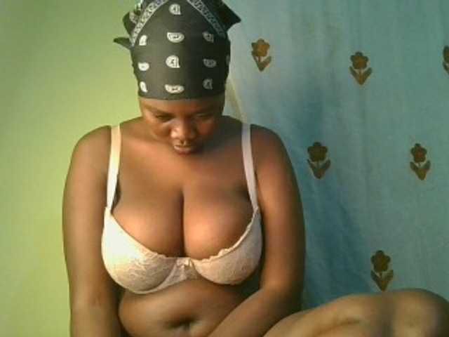 Sexxylucy live cam on BongaCams