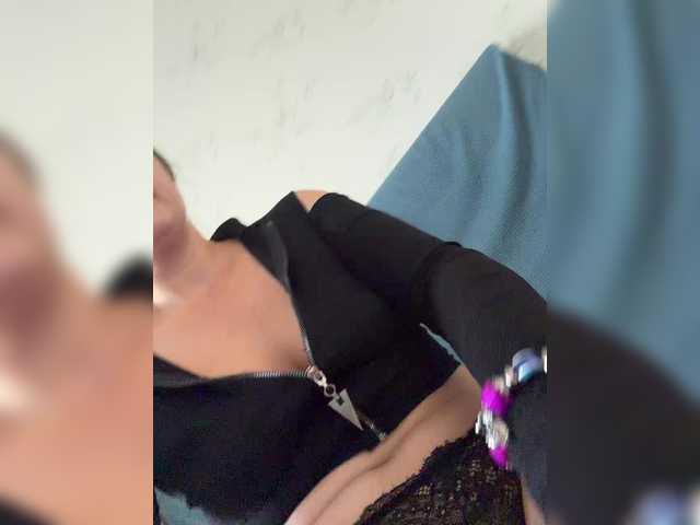 CreamRaspberrya live cam on BongaCams