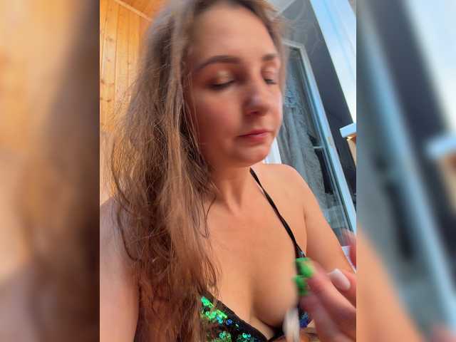 CreamRaspberrya live cam on BongaCams