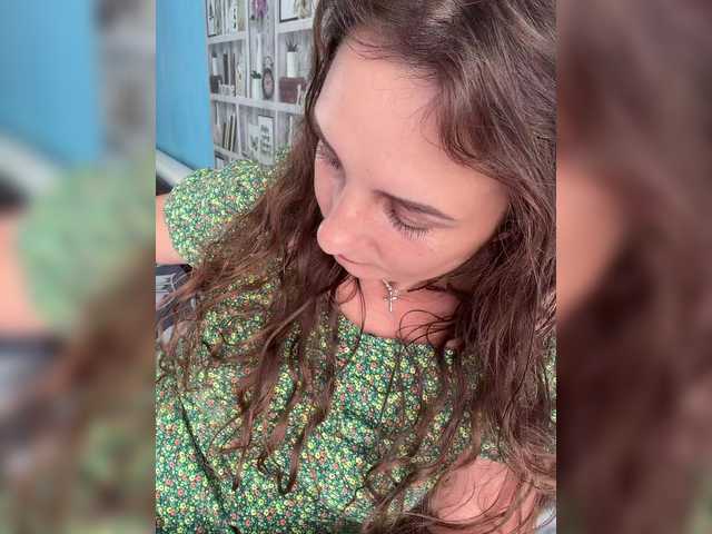 CreamRaspberrya live cam on BongaCams
