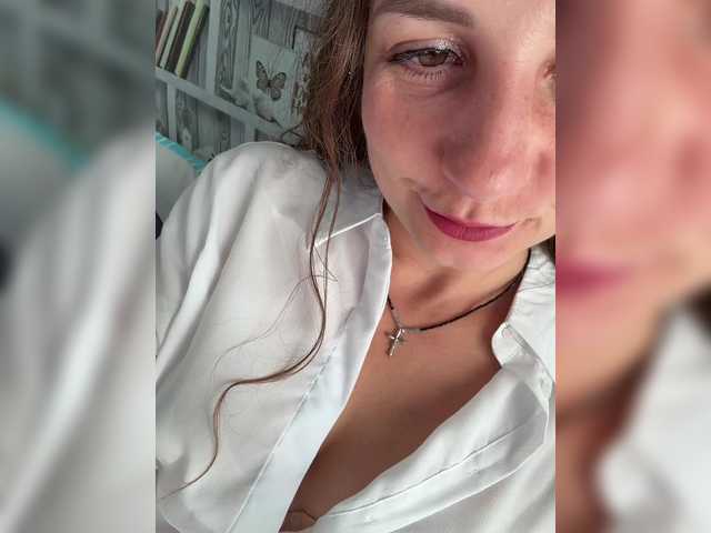CreamRaspberrya live webcam show
