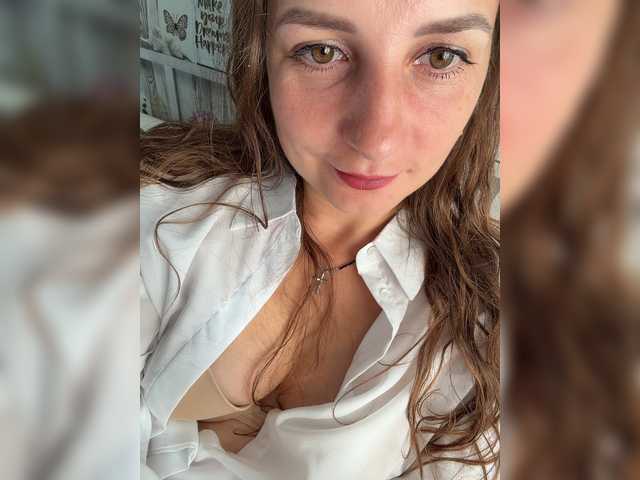 CreamRaspberrya live webcam show