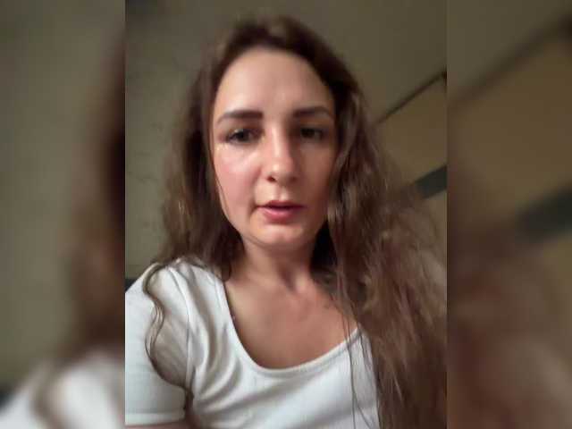 creamraspberrya cam belle