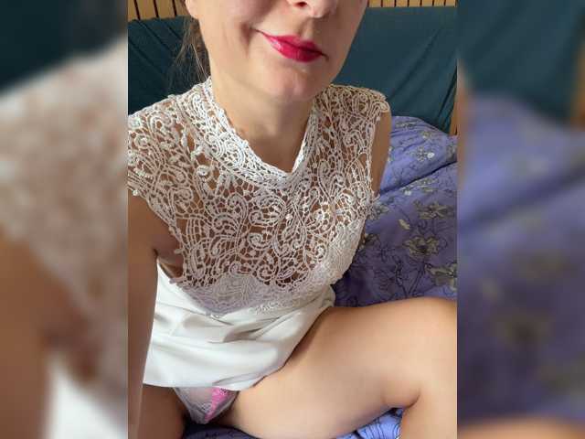 CreamRaspberrya, live now on BongaCams