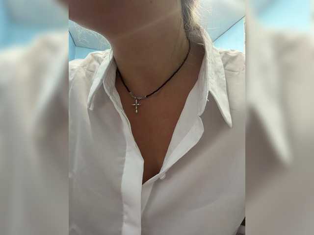 creamraspberrya cam belle
