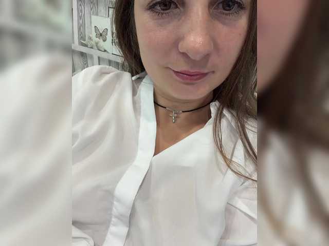 creamraspberrya cam belle