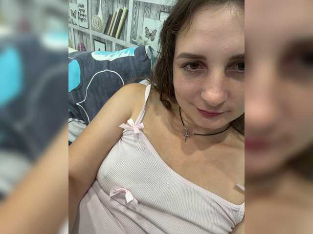 CreamRaspberrya live cam on BongaCams